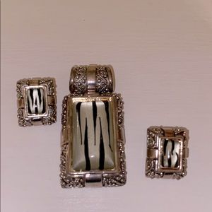 3 piece interchangeable jewelry set .